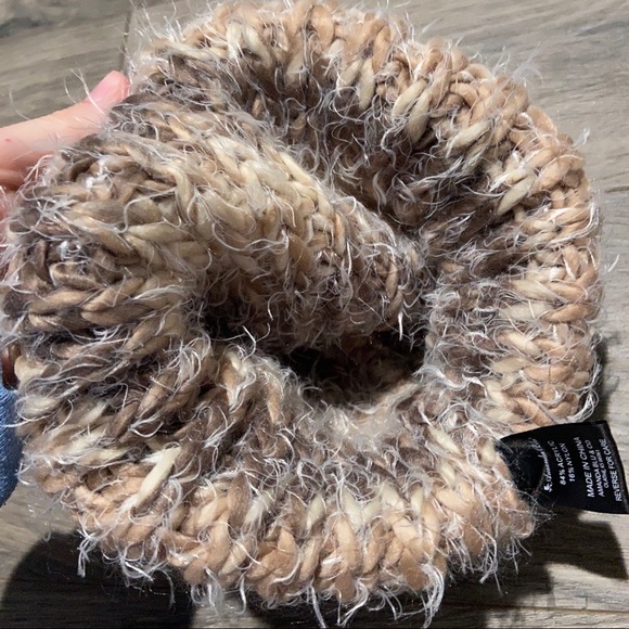 Fuzzy Winter Hat - Picture 4 of 6